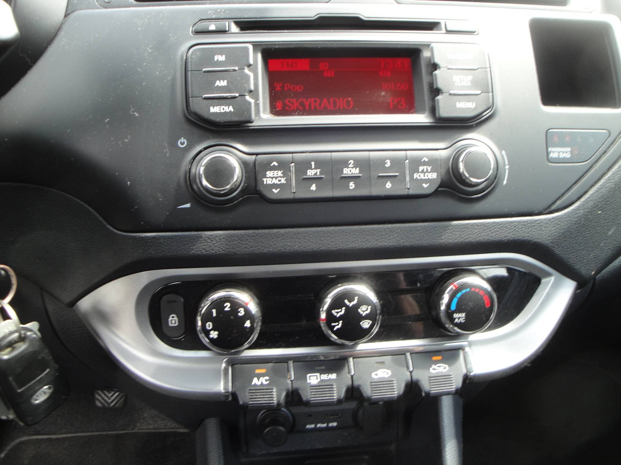 Kia Rio 1.2 5-Drs. met o.a. Audio, Airco en Cr.Control. - Thumbnail 5