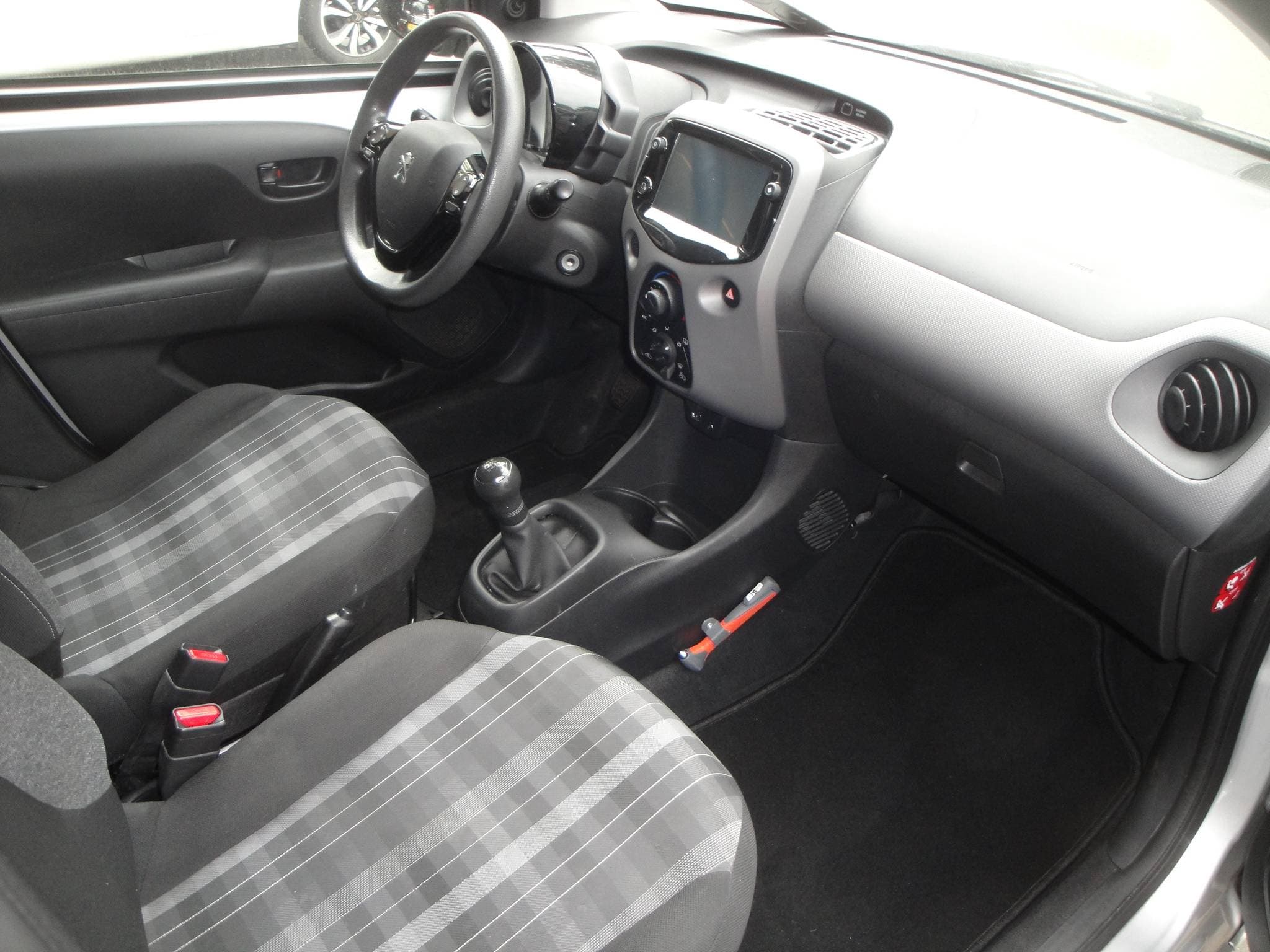 Peugeot 108 1.0 VTi 5-Drs. (10-2019) incl. Audio, Airco, etc. - Thumbnail 13