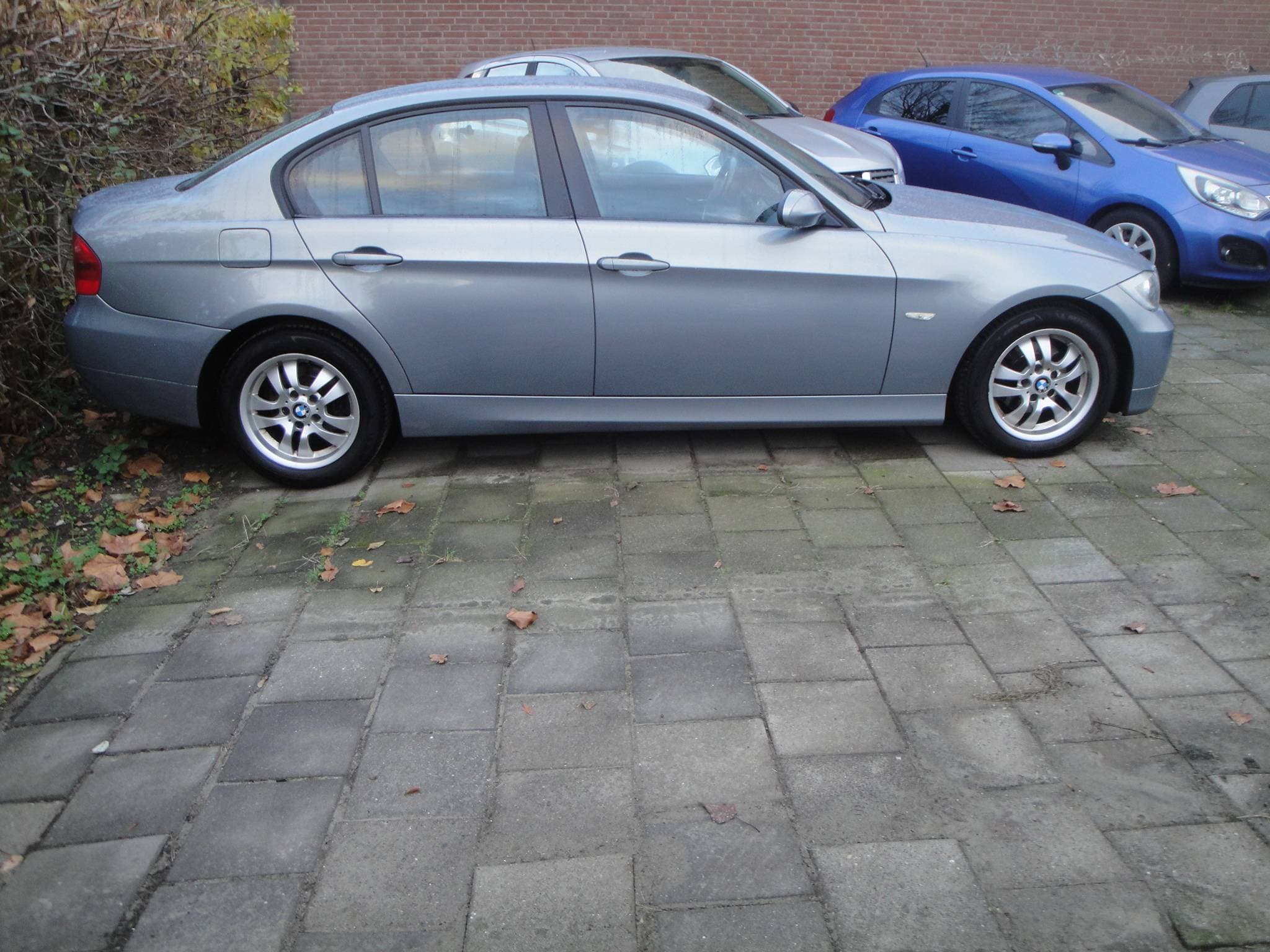 BMW 320i 2.0i 6-Sp. 4-Drs. Sedan (Zéér netjes, niet in gerookt) met o.a. Airco, Audio, LM-velgen, etc. & nw. APK. - Thumbnail 15