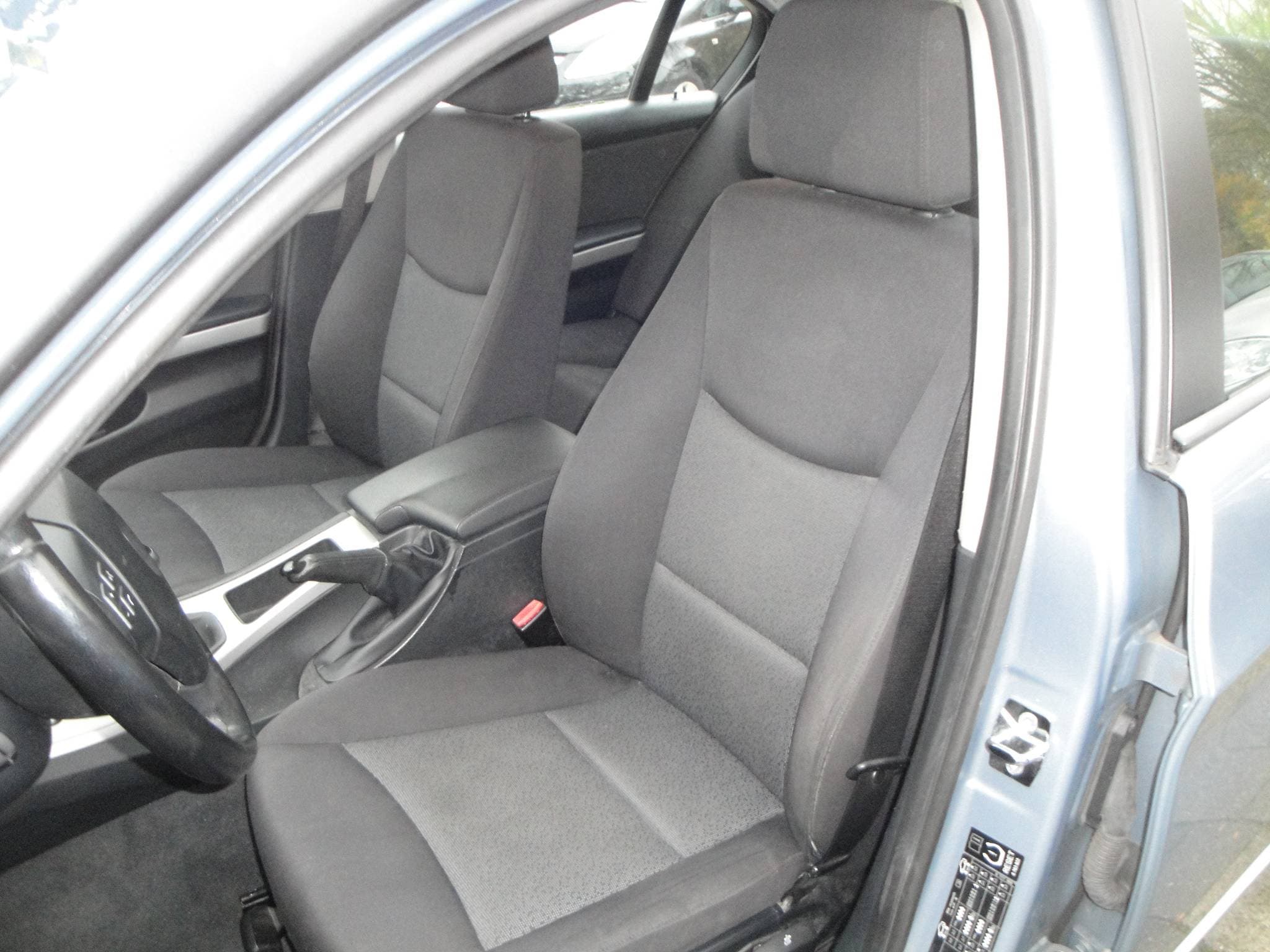 BMW 320i 2.0i 6-Sp. 4-Drs. Sedan (Zéér netjes, niet in gerookt) met o.a. Airco, Audio, LM-velgen, etc. & nw. APK. - Thumbnail 9