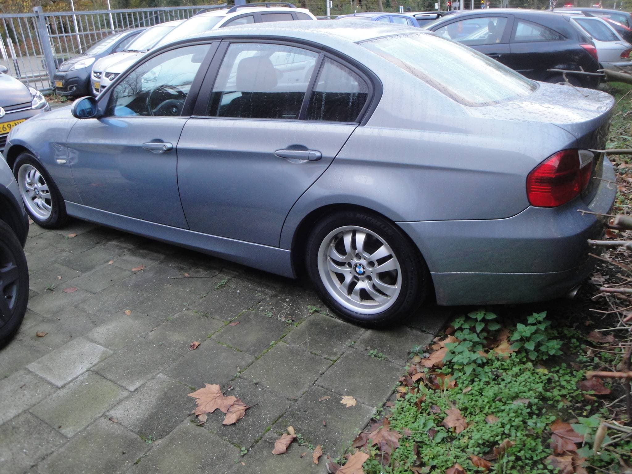 BMW 320i 2.0i 6-Sp. 4-Drs. Sedan (Zéér netjes, niet in gerookt) met o.a. Airco, Audio, LM-velgen, etc. & nw. APK. - Thumbnail 16