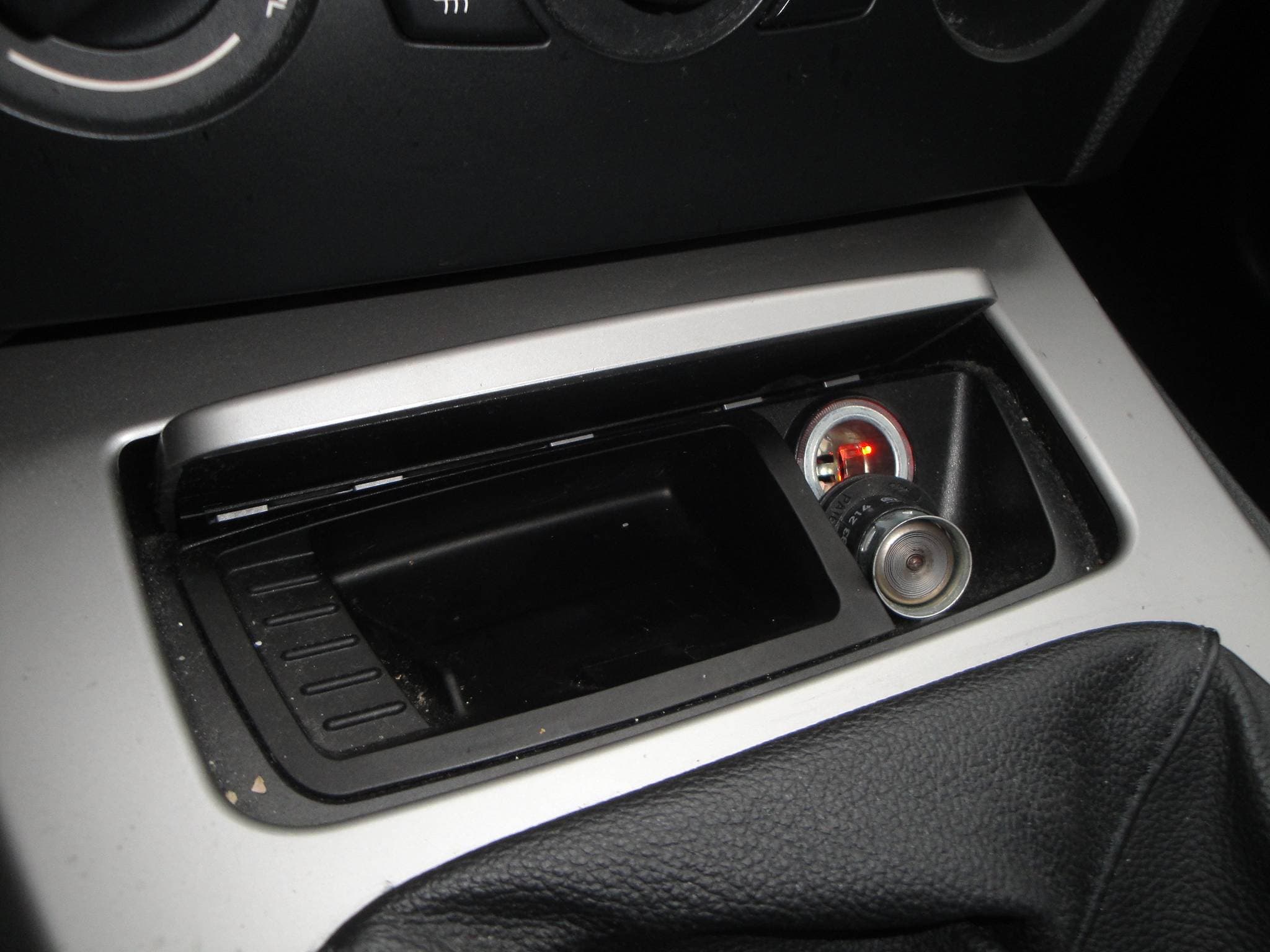 BMW 320i 2.0i 6-Sp. 4-Drs. Sedan (Zéér netjes, niet in gerookt) met o.a. Airco, Audio, LM-velgen, etc. & nw. APK. - Thumbnail 2